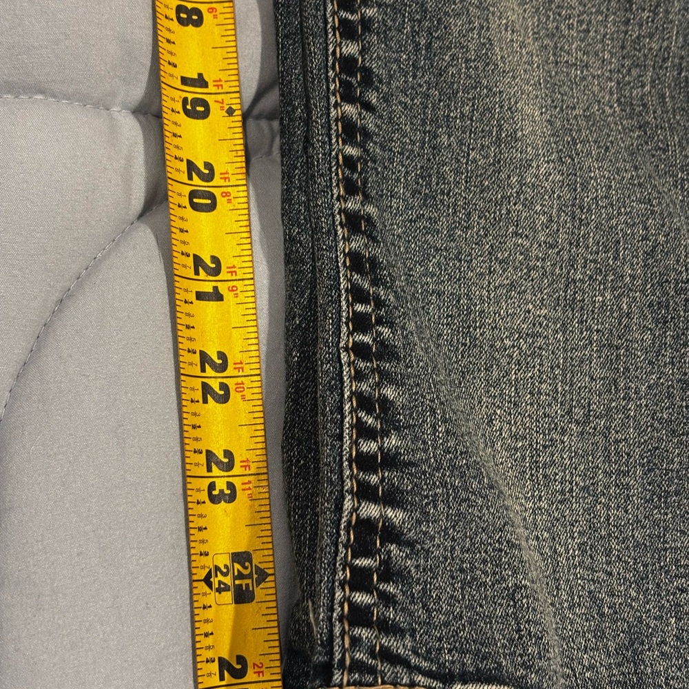 Wallflower Luscious Curvy fit Dark Wash Denim Jeans, 23.5” crop, size 5/27 reg - Picture 9 of 11